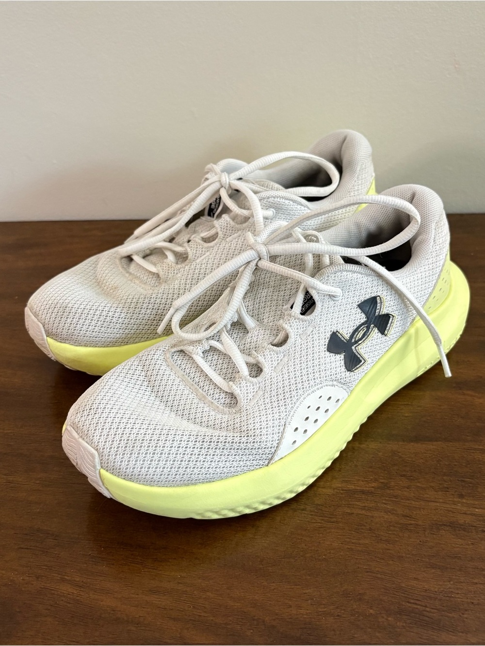 Under Armour women’s shoes size 9 white yellow logo gym walking basic sneakers